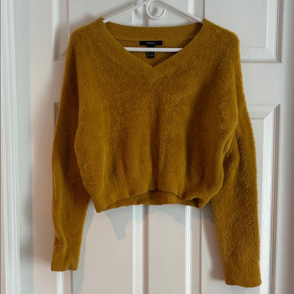 ✨Forever 21 Mustard Yellow V-Neck Sweater